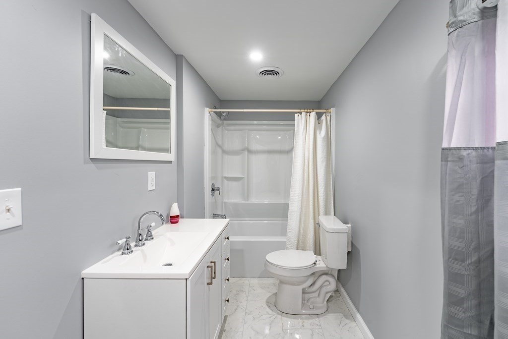 76 Pioneer Way Springfield, MA 01119 - Photo 4 of 14 Gallery Image 4