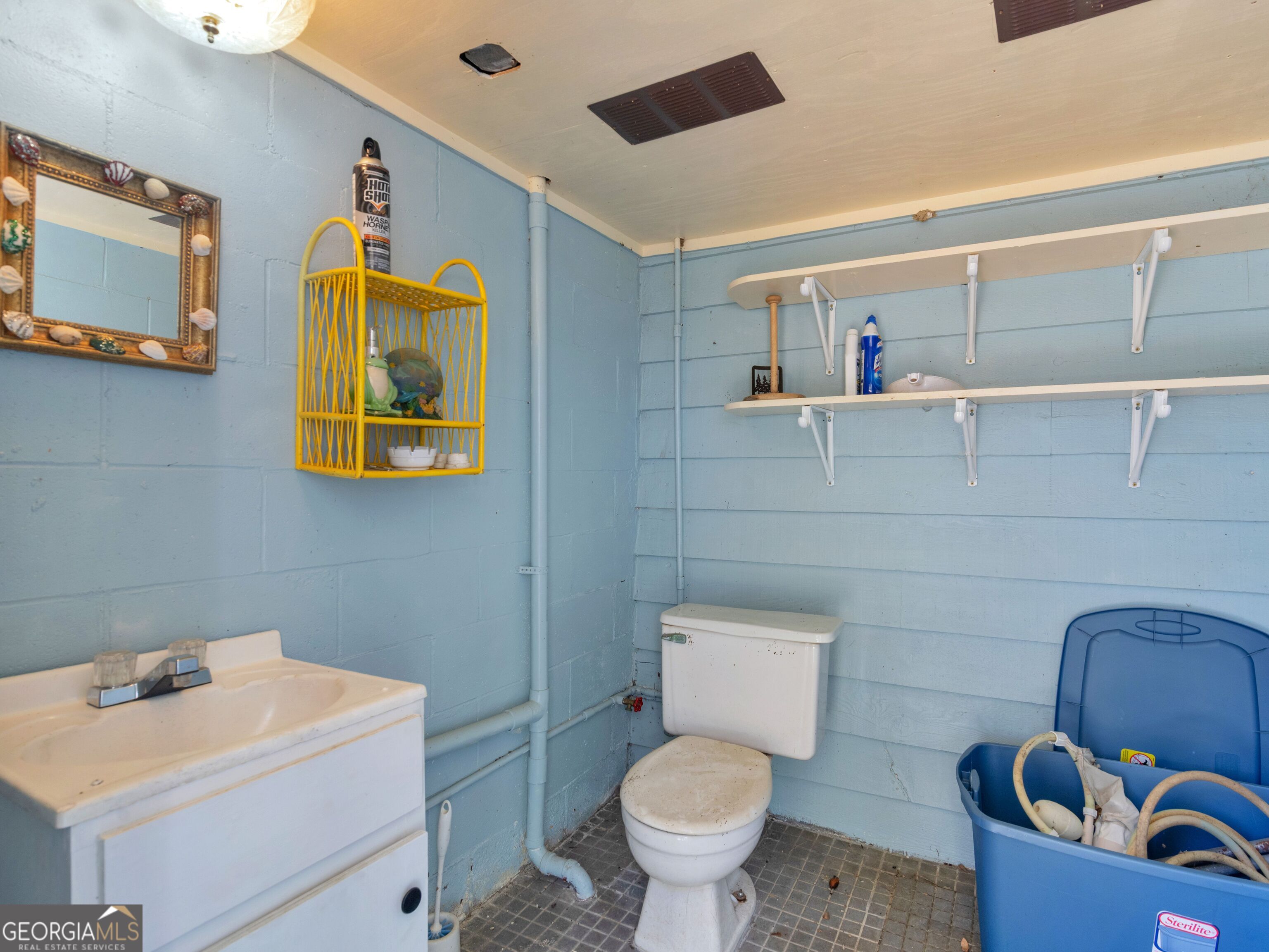 209 Founders Drive Barnesville, GA 30204 - Photo 17 of 80 a bathroom with a toilet sink and mirror