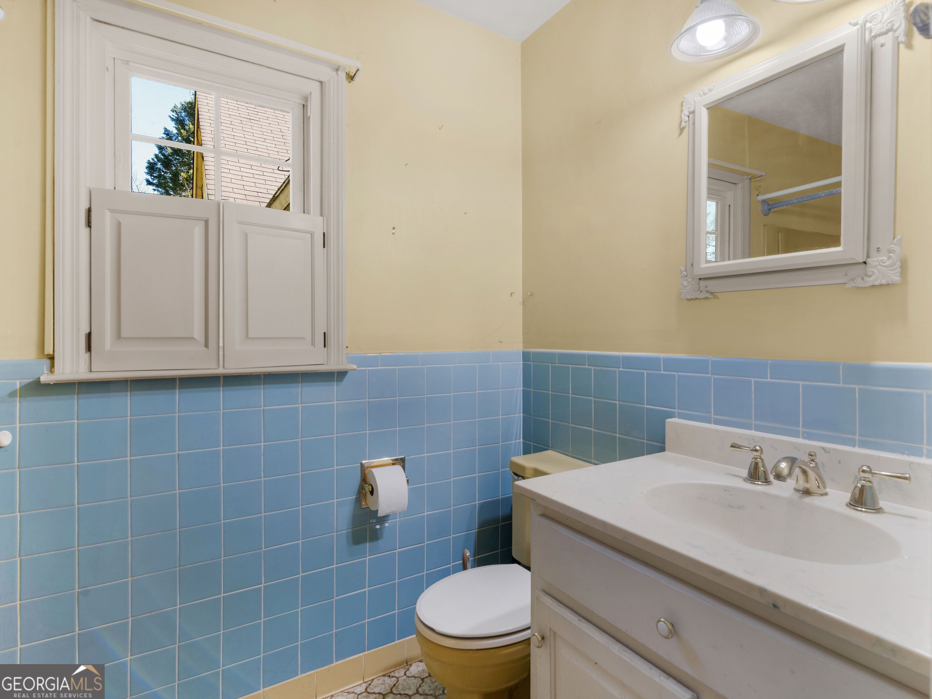 209 Founders Drive Barnesville, GA 30204 - Photo 47 of 80 a bathroom with a sink a toilet and a mirror