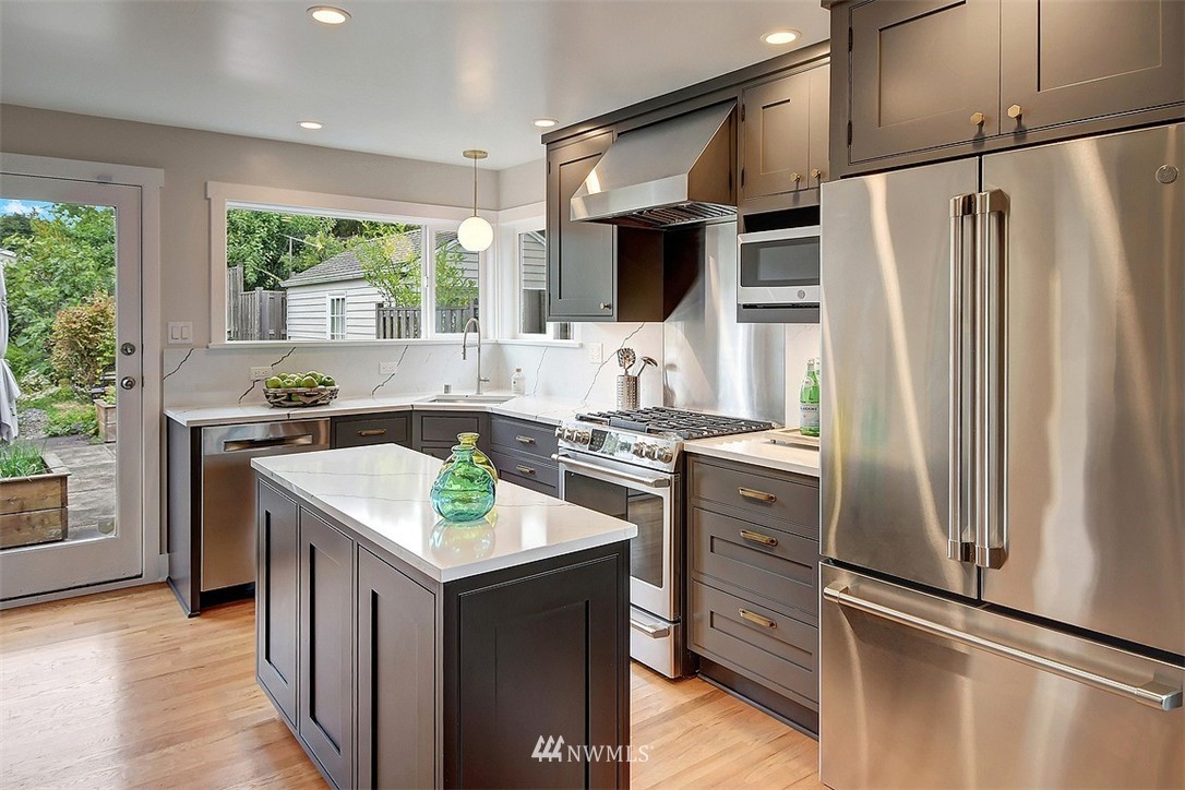 4130 Southwest Monroe Street Seattle, WA 98136 - Photo 6 of 27 Gallery Image 6