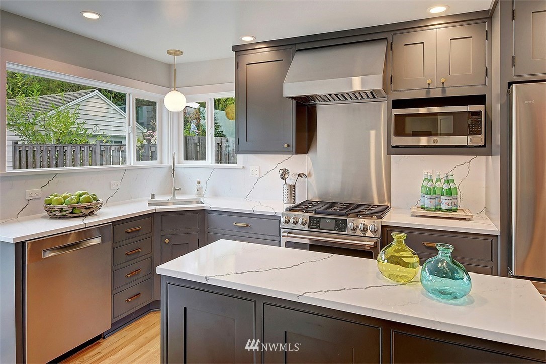 4130 Southwest Monroe Street Seattle, WA 98136 - Photo 7 of 27 Gallery Image 7