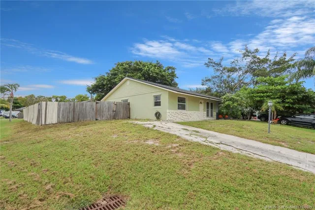 $290,000 | 4424 Southeast Beaver Lane, Stuart, FL 34997
