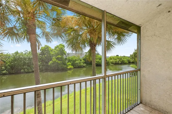 $198,000 | 5560 Lakeside Drive, Unit 204, Margate, FL 33063