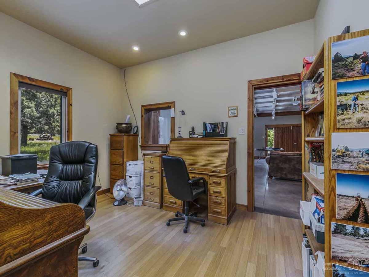 18560 Plainview Road Bend, OR 97703 - Photo 20 of 24 Barn office