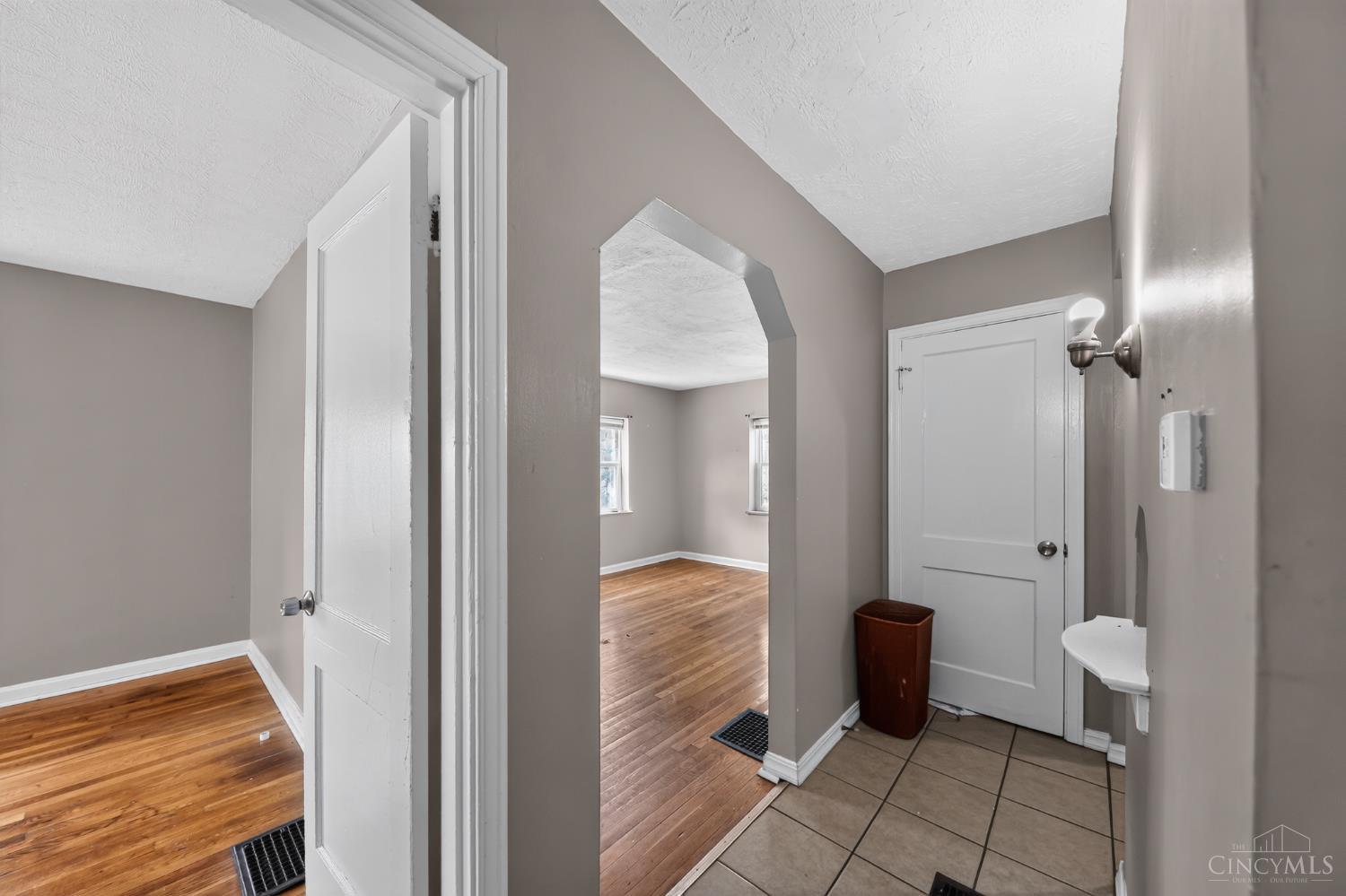 5804 Argus Road Cincinnati, OH 45224 - Photo 10 of 30
