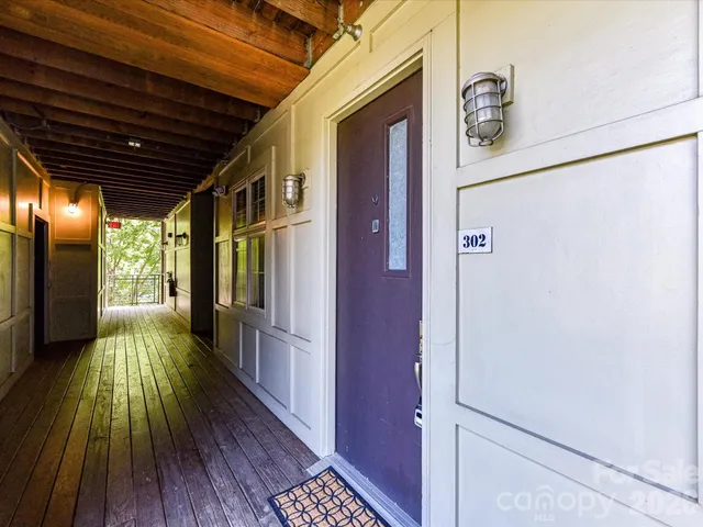 $335,000 | 1101 West 1st Street, Unit 302, Charlotte, NC 28202