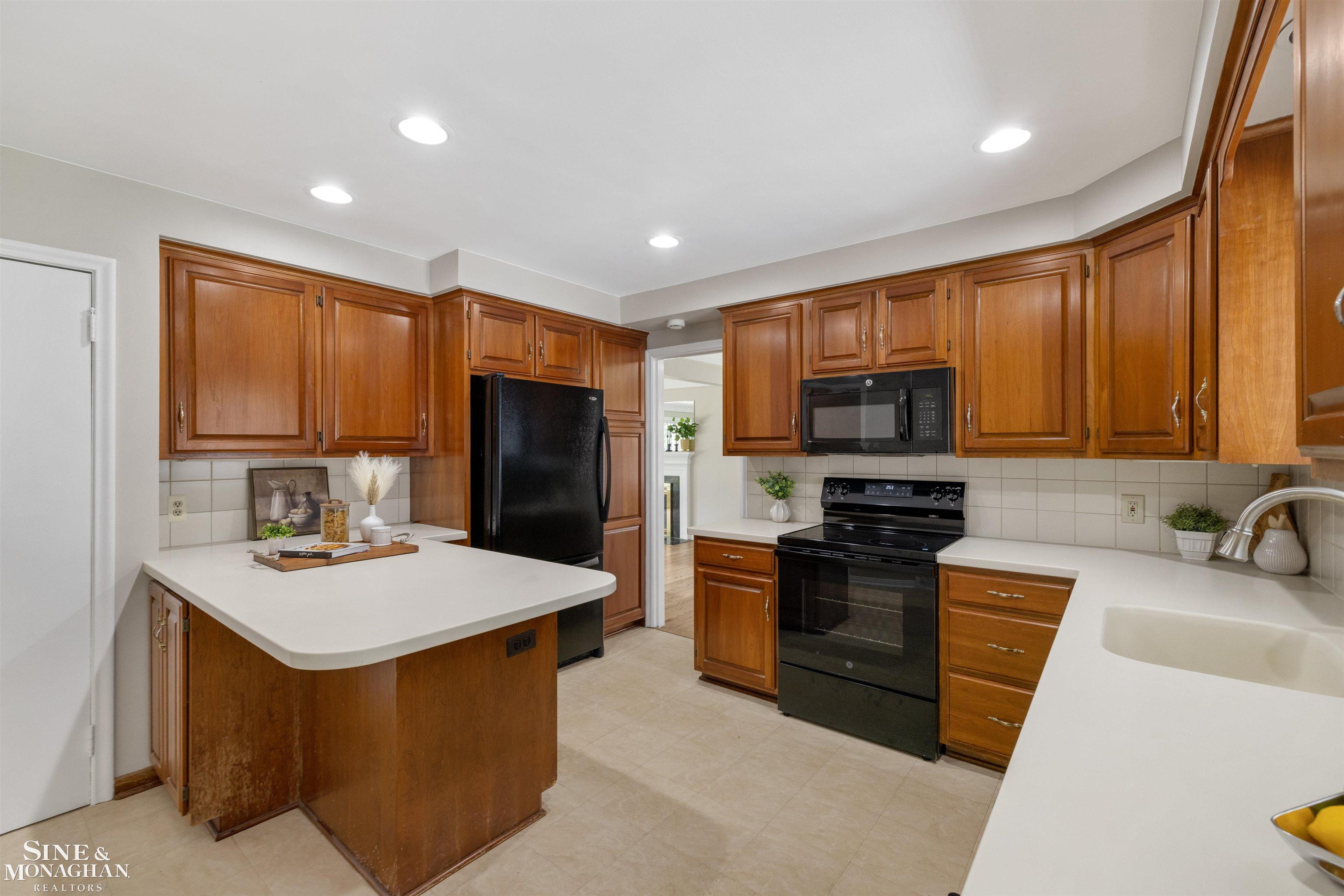 581 Hampton Road Grosse Pointe Woods, MI 48236 - Photo 17 of 60