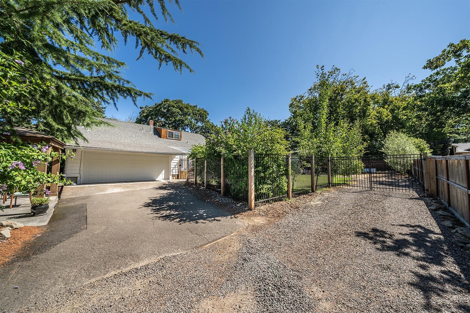 2404 Hillcrest Road Medford, OR 97504 - Photo 30 of 33 Additional Photo