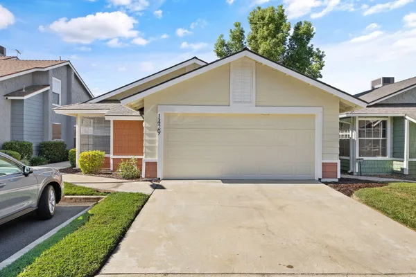 $309,999 | 1429 East Sunnyview Avenue, Visalia, CA 93292