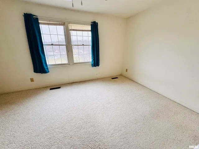 $119,000 | 105 Arlington Drive, Macomb, IL 61455