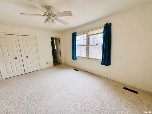 $119,000 | 105 Arlington Drive, Macomb, IL 61455