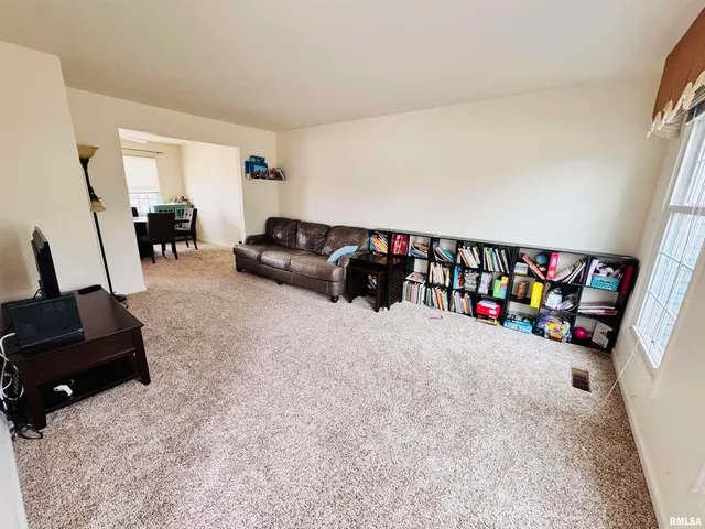 $119,000 | 105 Arlington Drive, Macomb, IL 61455