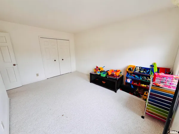 $119,000 | 105 Arlington Drive, Macomb, IL 61455