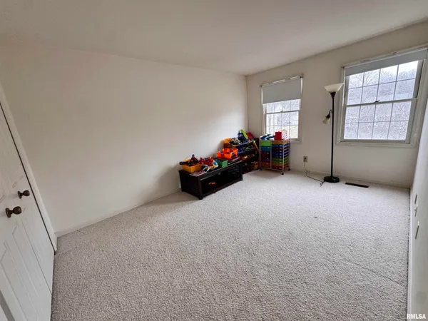 $119,000 | 105 Arlington Drive, Macomb, IL 61455