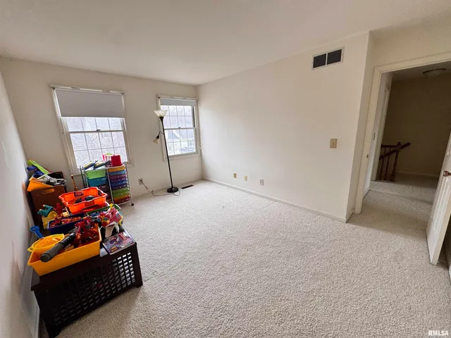 $119,000 | 105 Arlington Drive, Macomb, IL 61455