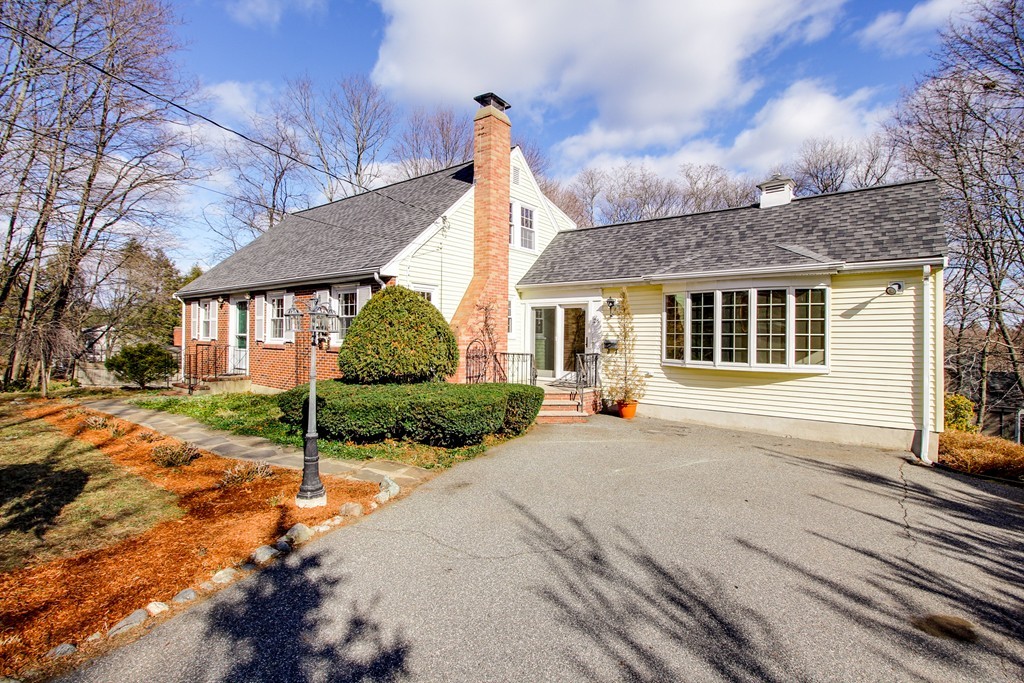 28 Seneca Road Winchester, MA 01890 - Photo 1 of 27 Gallery Image 1