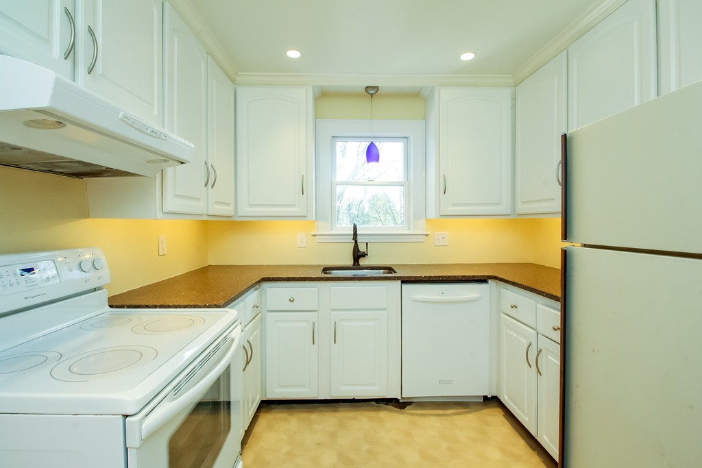 28 Seneca Road Winchester, MA 01890 - Photo 12 of 27 Gallery Image 12