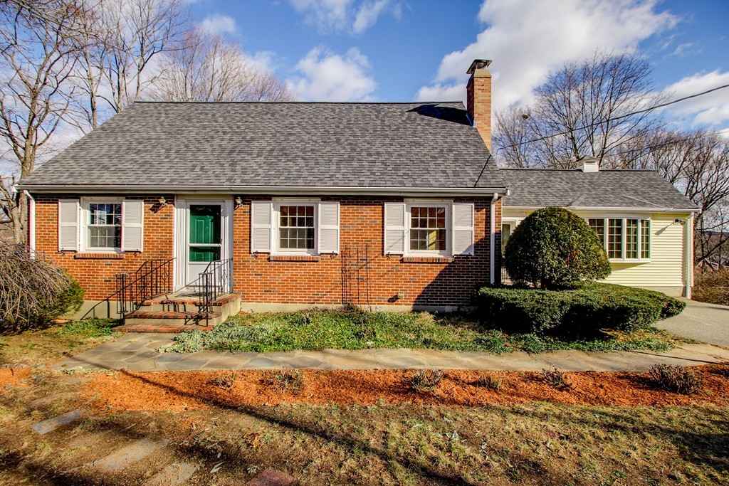 28 Seneca Road Winchester, MA 01890 - Photo 2 of 27 Gallery Image 2