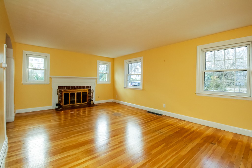 28 Seneca Road Winchester, MA 01890 - Photo 3 of 27 Gallery Image 3