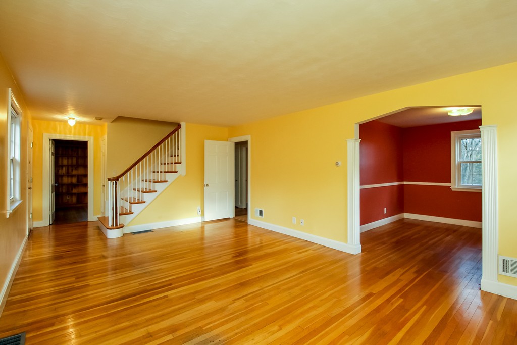 28 Seneca Road Winchester, MA 01890 - Photo 4 of 27 Gallery Image 4