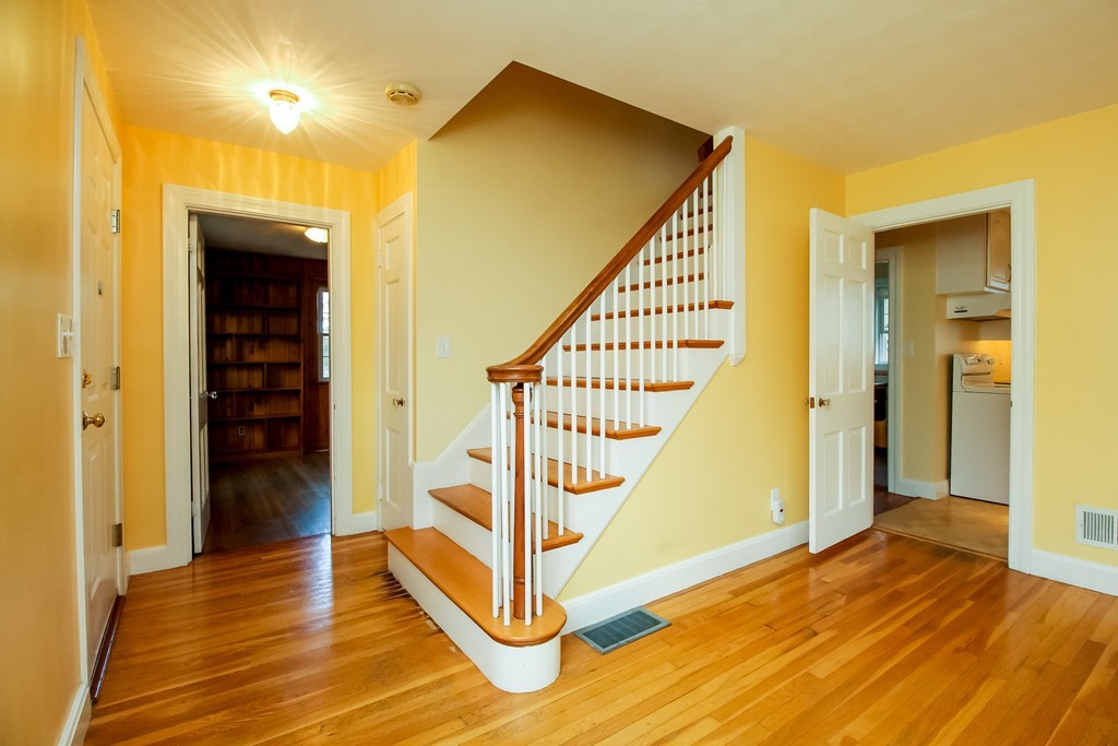 28 Seneca Road Winchester, MA 01890 - Photo 5 of 27 Gallery Image 5