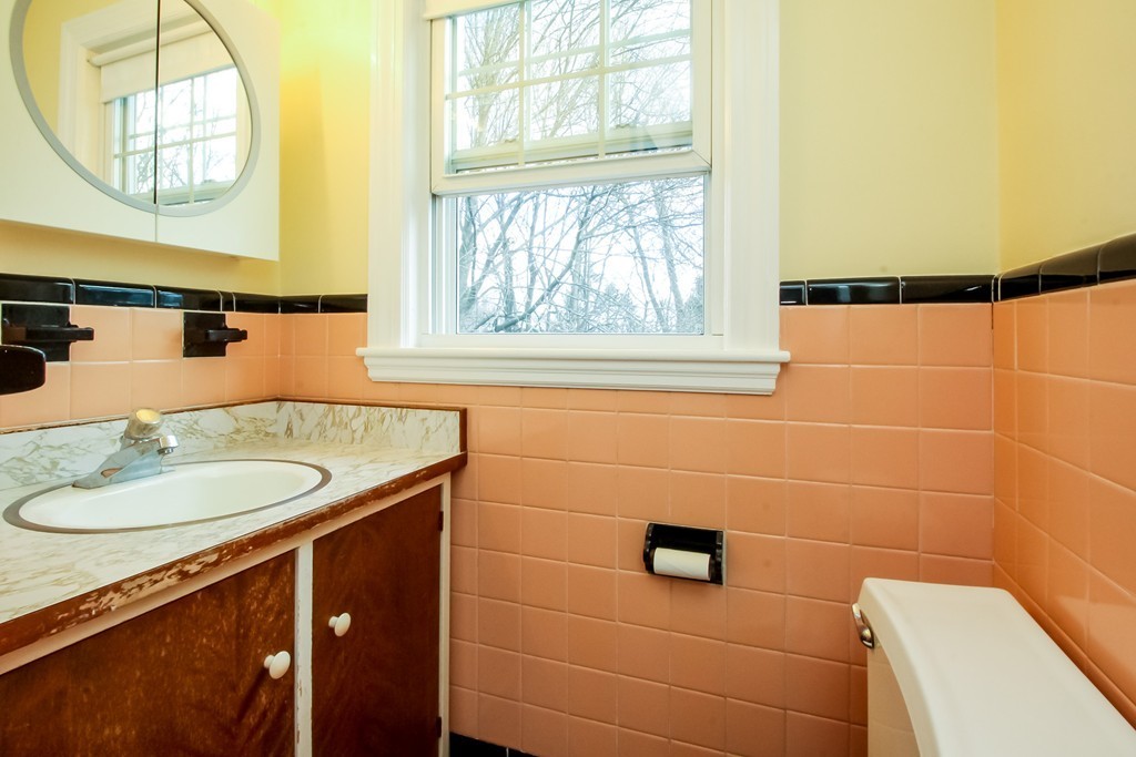 28 Seneca Road Winchester, MA 01890 - Photo 10 of 27 Gallery Image 10