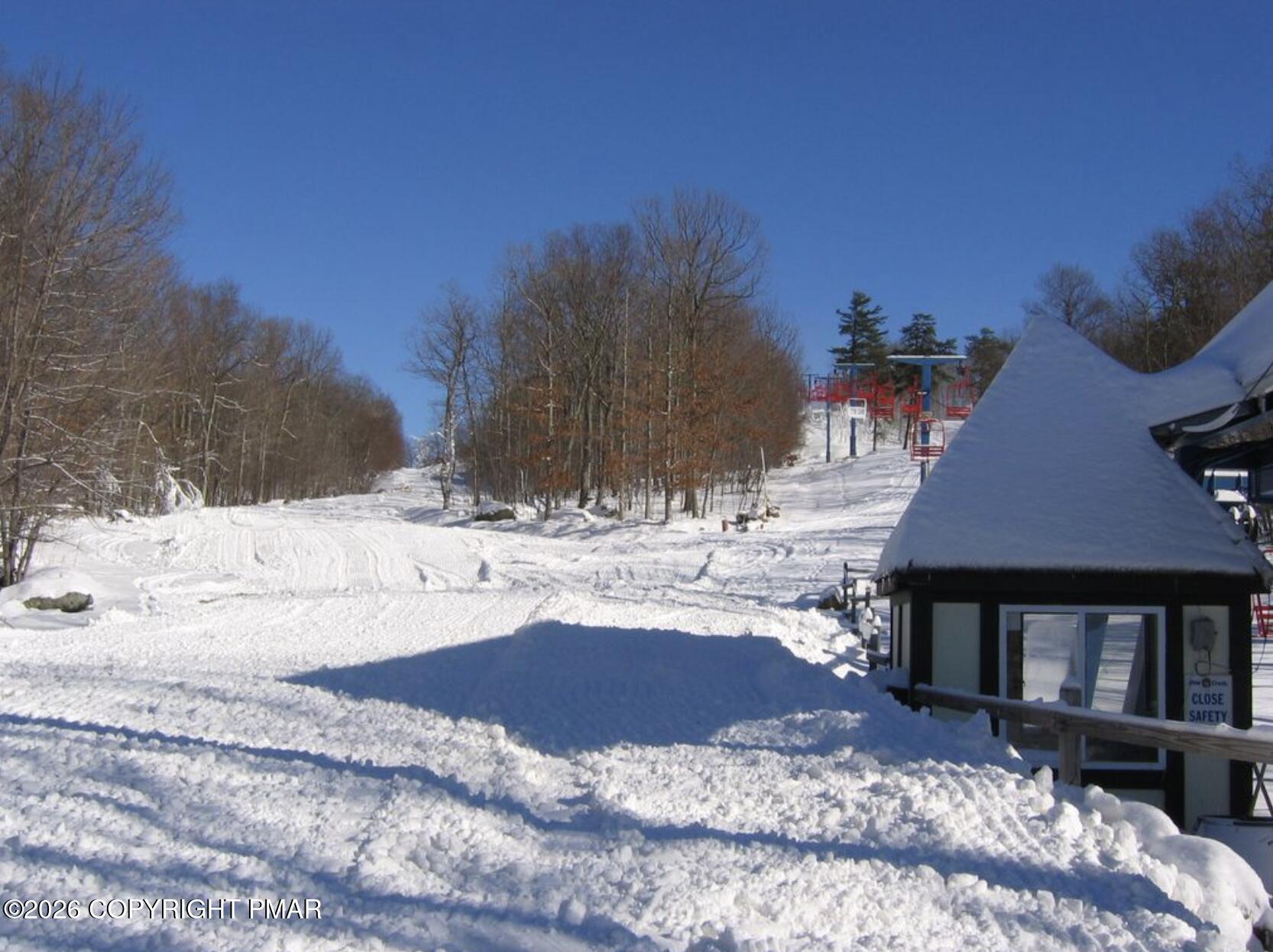 182 Dover Drive Bushkill, PA 18324 - Photo 9 of 10 Access to skiing mountain