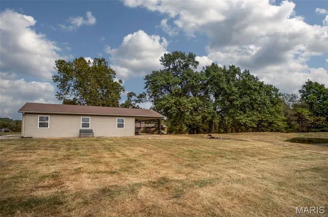 $410,000 | 4988 White Deer Lane, Brighton, IL 62012