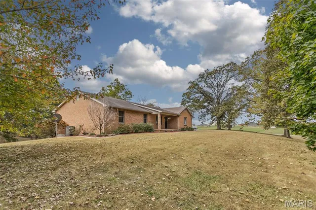 $410,000 | 4988 White Deer Lane, Brighton, IL 62012