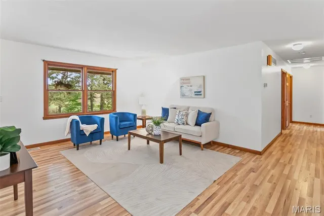 $410,000 | 4988 White Deer Lane, Brighton, IL 62012