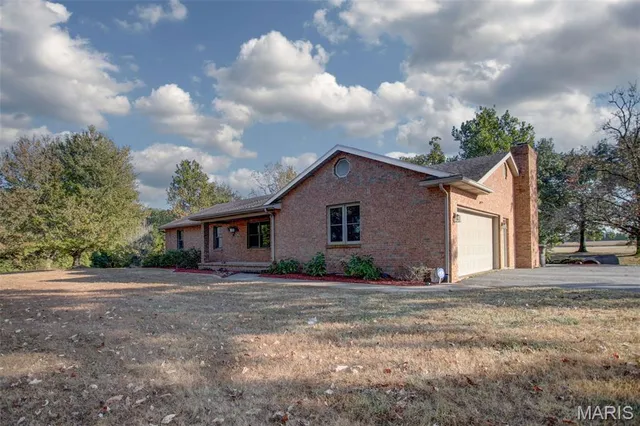 $410,000 | 4988 White Deer Lane, Brighton, IL 62012