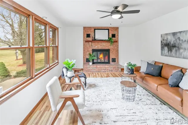 $410,000 | 4988 White Deer Lane, Brighton, IL 62012