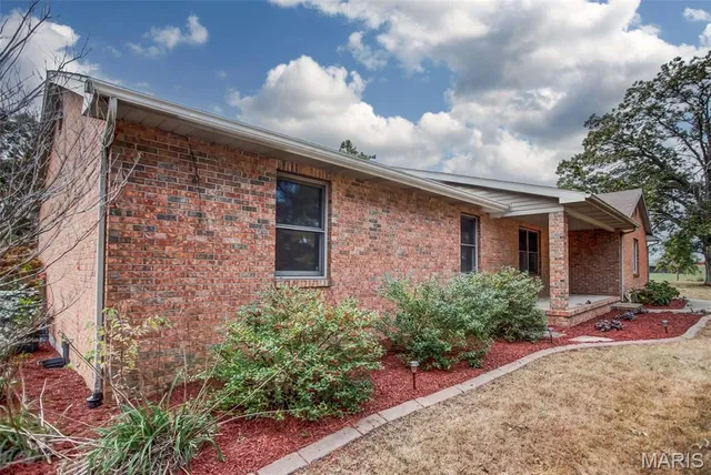 $410,000 | 4988 White Deer Lane, Brighton, IL 62012