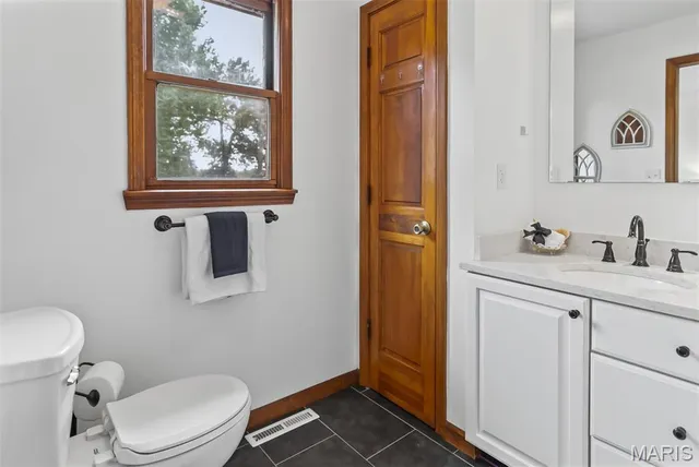 $410,000 | 4988 White Deer Lane, Brighton, IL 62012