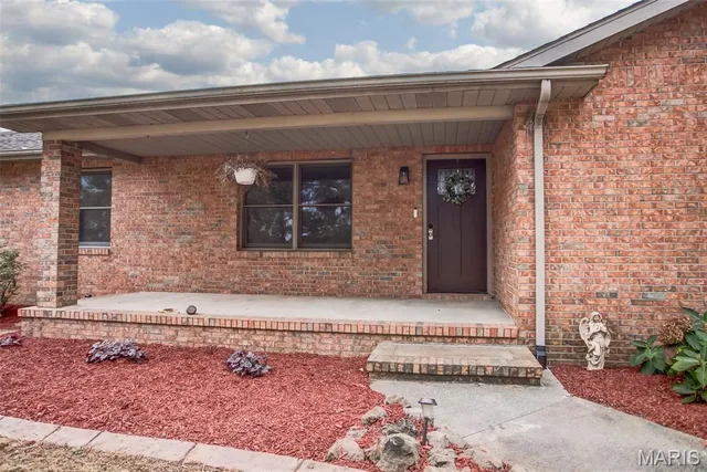 $410,000 | 4988 White Deer Lane, Brighton, IL 62012