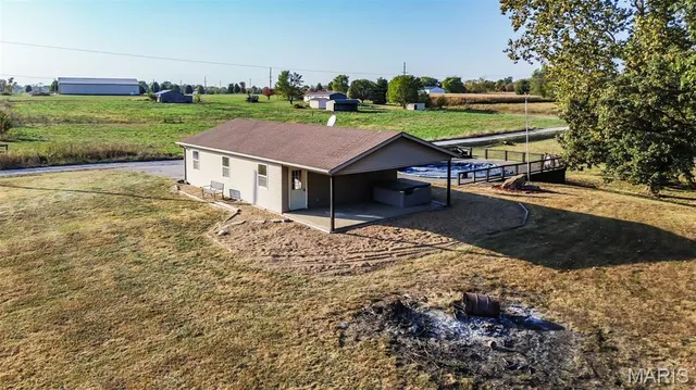 $410,000 | 4988 White Deer Lane, Brighton, IL 62012