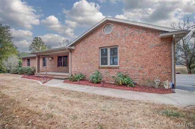 $410,000 | 4988 White Deer Lane, Brighton, IL 62012