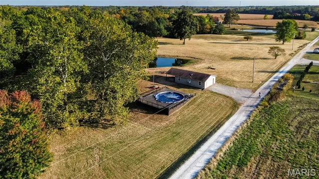 $410,000 | 4988 White Deer Lane, Brighton, IL 62012