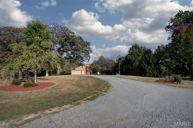 $410,000 | 4988 White Deer Lane, Brighton, IL 62012