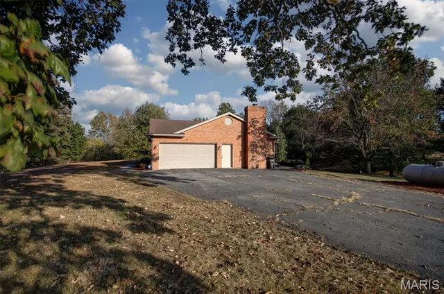 $410,000 | 4988 White Deer Lane, Brighton, IL 62012