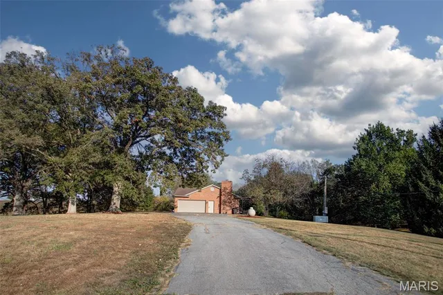 $410,000 | 4988 White Deer Lane, Brighton, IL 62012