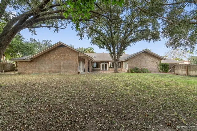 a view of house with a yard