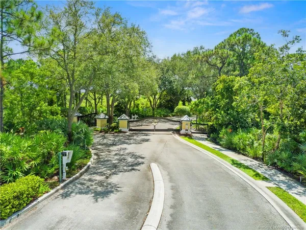 $950,000 | 5513 Southeast Forest Glade Trail, Hobe Sound, FL 33455