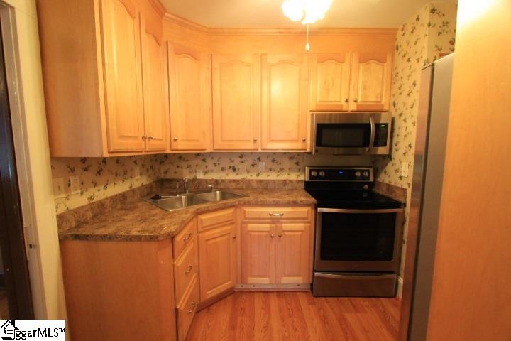 101 Ridgeway Drive Greenville, SC 29607 - Photo 7 of 27