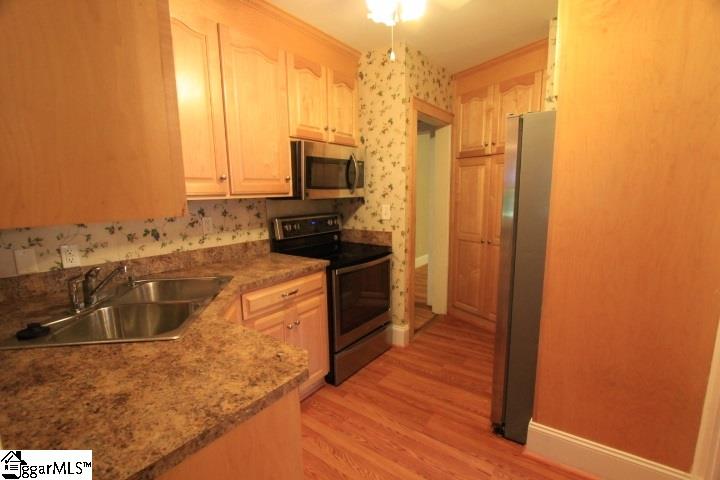 101 Ridgeway Drive Greenville, SC 29607 - Photo 8 of 27