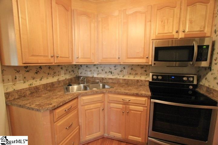 101 Ridgeway Drive Greenville, SC 29607 - Photo 9 of 27