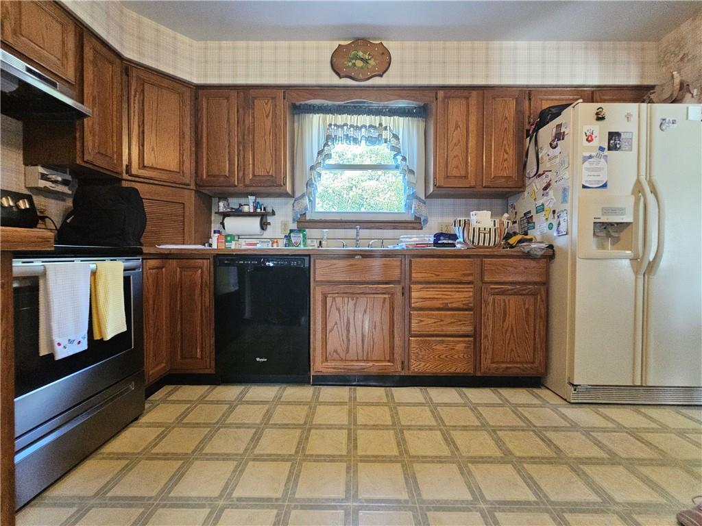 412 Cole Road Sarver, PA 16055 - Photo 7 of 48 a kitchen with stainless steel appliances a stove a refrigerator and a sink