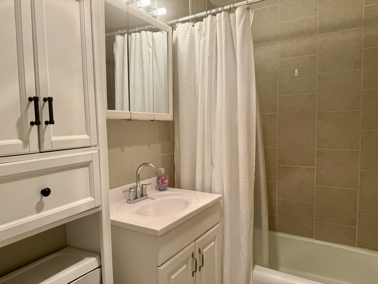 655 West Irving Park Road, Unit 4805 Chicago, IL 60613 - Photo 15 of 21 Gallery Image 15