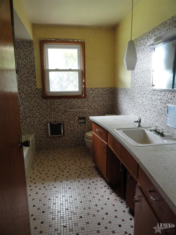 8222 Northwest Winchester Road Decatur, IN 46733 - Photo 14 of 20