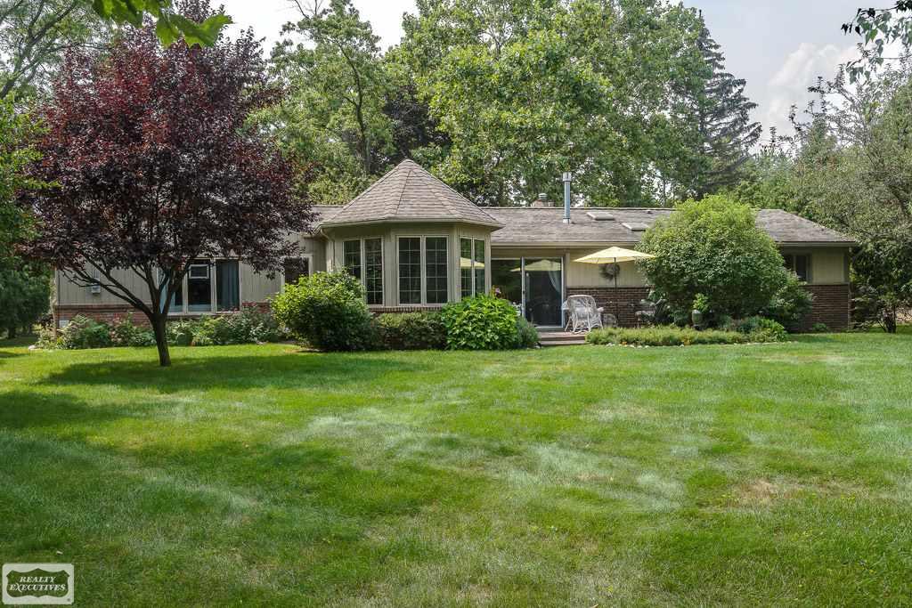 367 Old Perch Road Rochester, MI 48309 - Photo 2 of 42 31328152-1.JPG